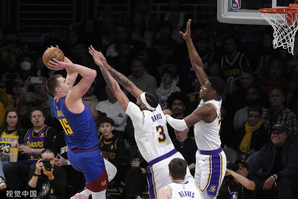 则展现了他 则展现了他